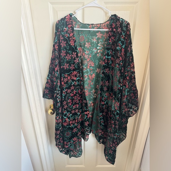 Torrid Burnout Ruana - Picture 2 of 3